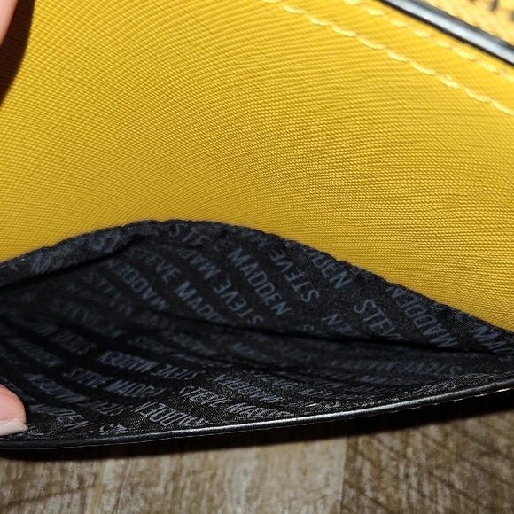 Steve Madden Yellow and Silver Crossbody Bag with Unique Wing Design - Picture 7 of 11
